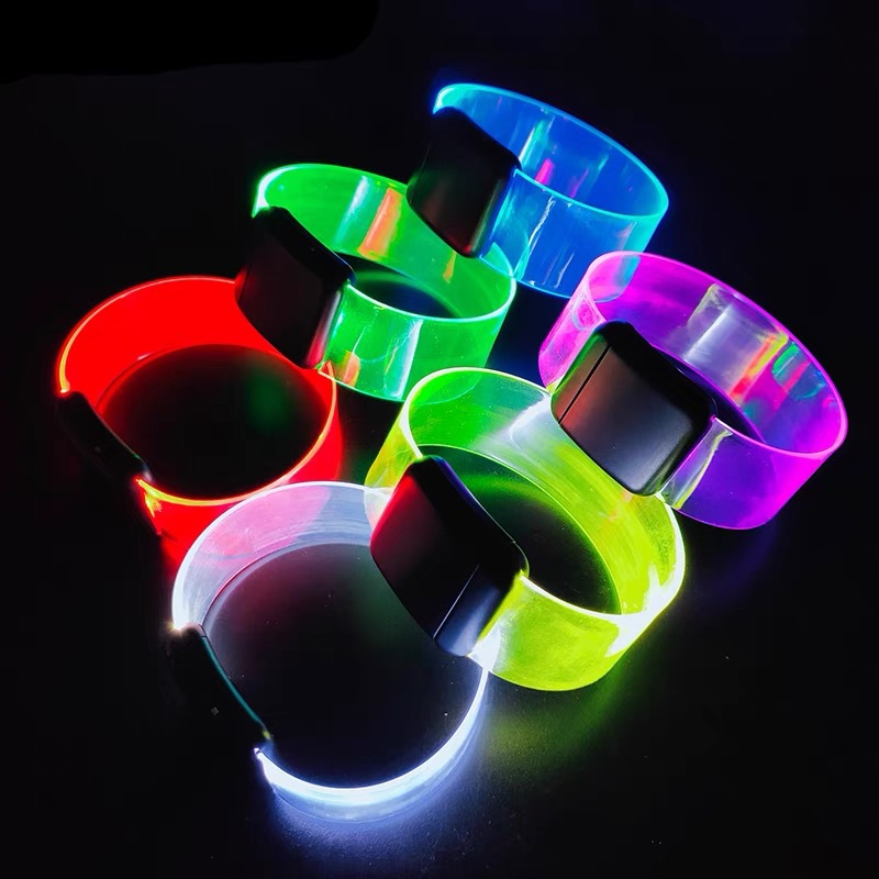 20/100/500 個発光ブレスレット LED バッテリー - Outdoor Lighting Event のレビューと価格