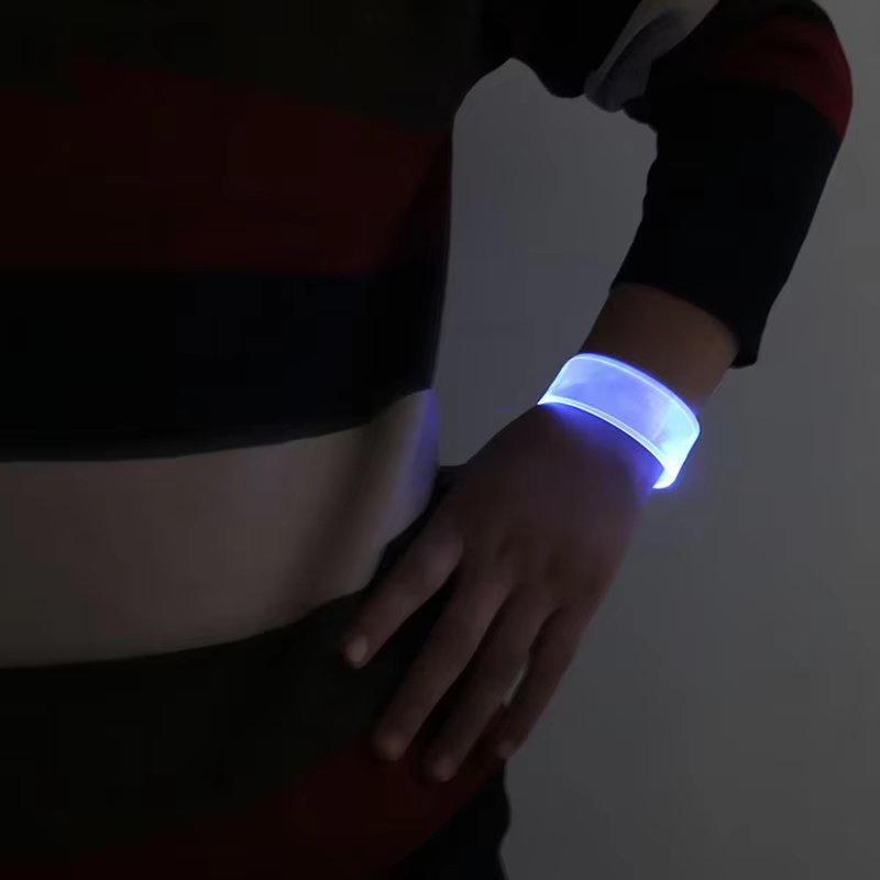 20/100/500 個発光ブレスレット LED バッテリー - Outdoor Lighting Event のレビューと価格